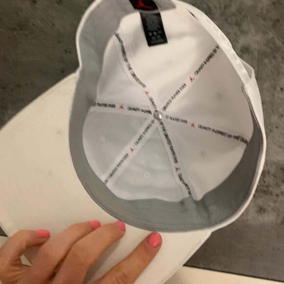Jordan White Hat - Picture 4 of 4